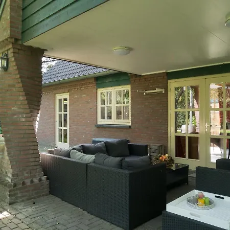 Spacious In With Garden *