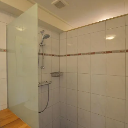 Spacious In With Garden Эрп