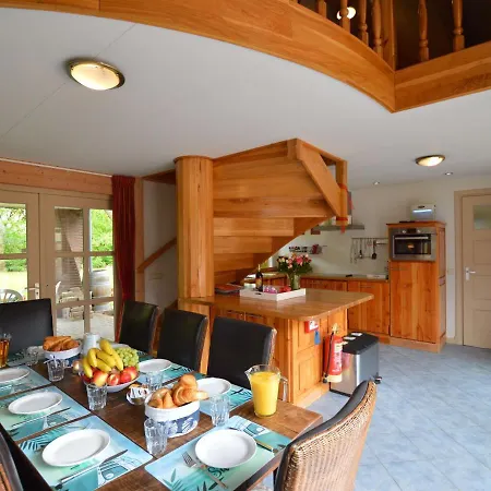 Spacious In With Garden Дом отдыха