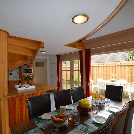 Spacious In With Garden *